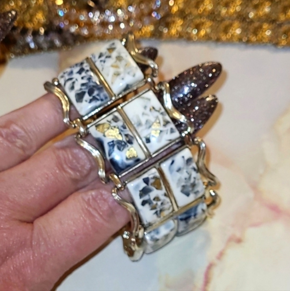 Rare Vintage Enamel Gold Flaked Coro Ornate Gold  Bracelet & Earrings Set - Picture 4 of 16